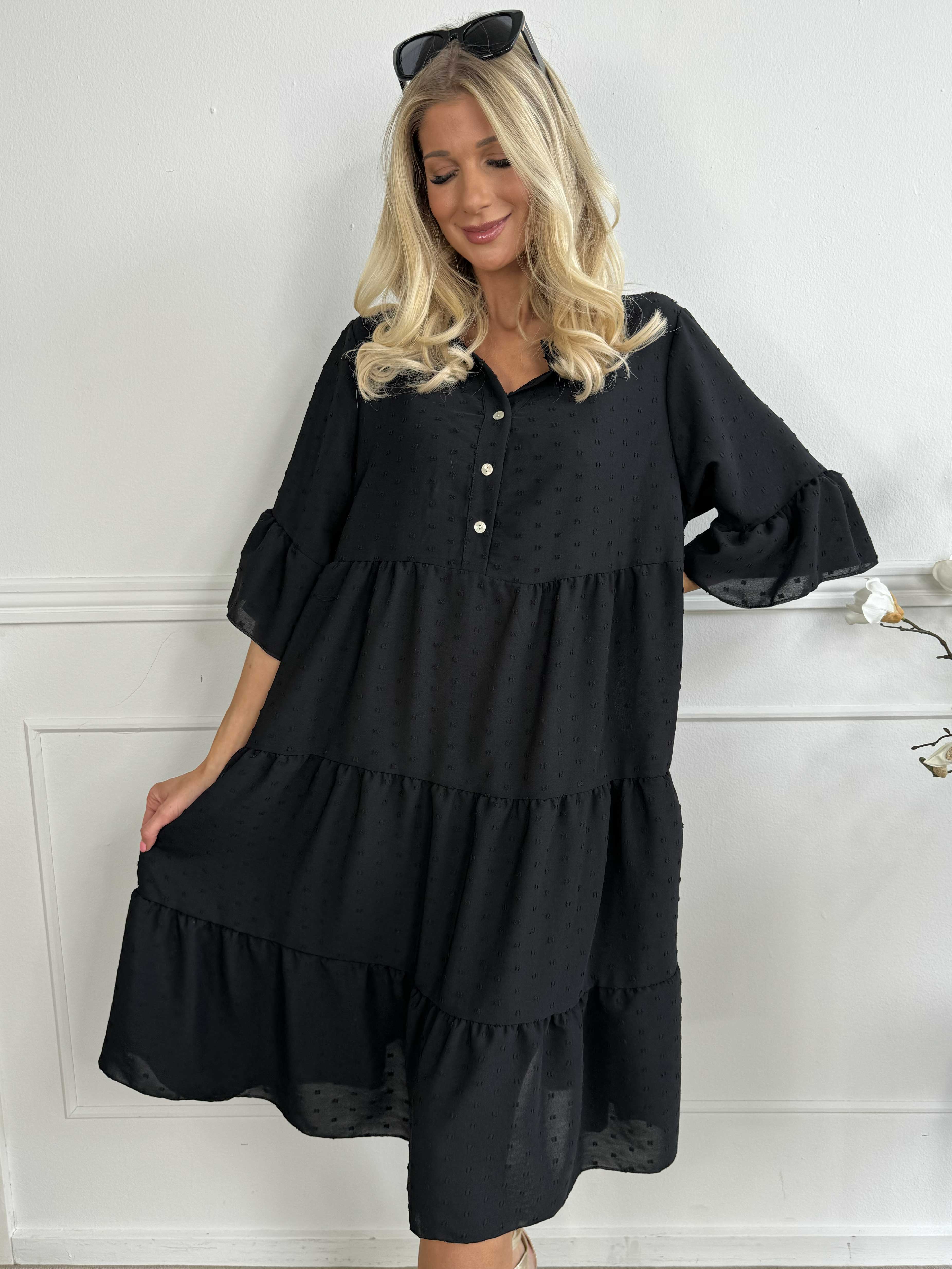 Amanda - Feminin klänning med söta ärmar